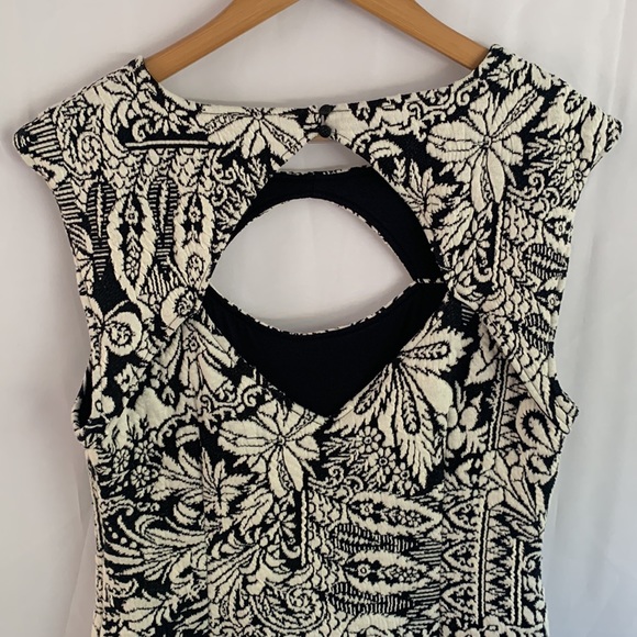 Anthropologie Black & White Jacquard Cut-Out Midi Dress Keyhole Fitted M cute - Picture 11 of 14